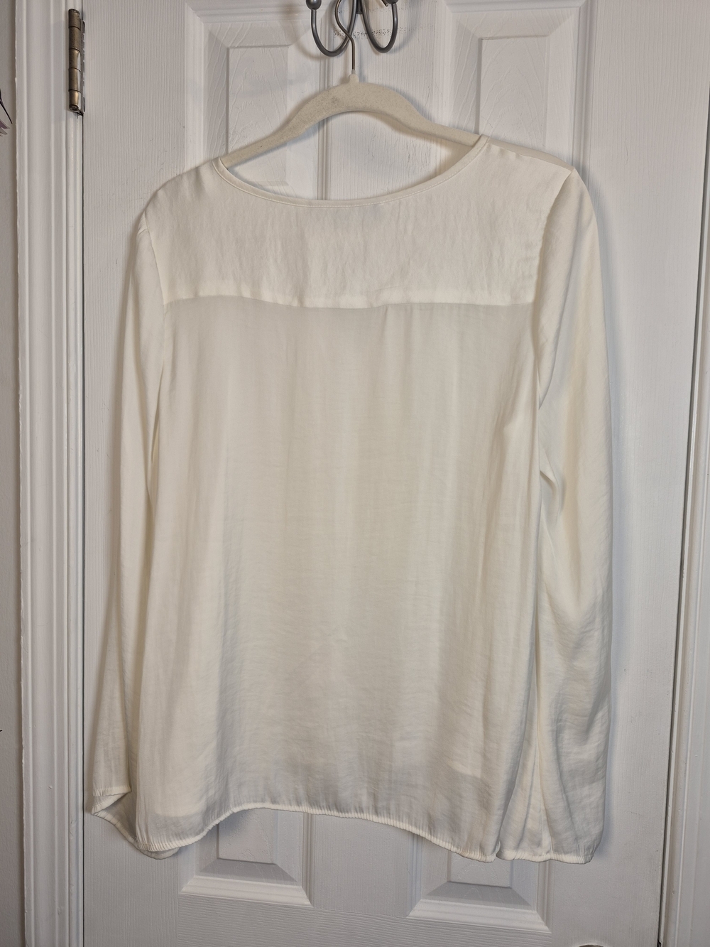Jennifer Lopez Ivory Keyhole Blouse Womens Size M Flowy Bell Sleeve Cream Top - Picture 2 of 7